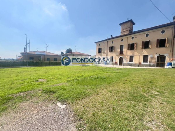 casa indipendente in vendita a Castiglione delle Stiviere