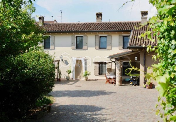 casa indipendente in vendita a Castiglione delle Stiviere