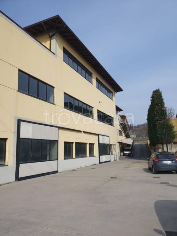 locale commerciale in vendita a Castiglione delle Stiviere