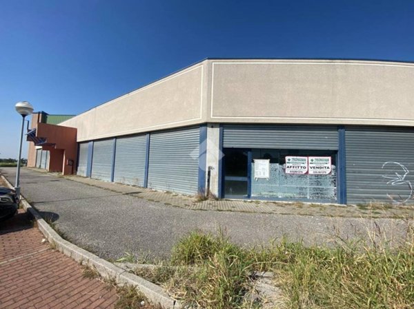 negozio in vendita a Castiglione delle Stiviere