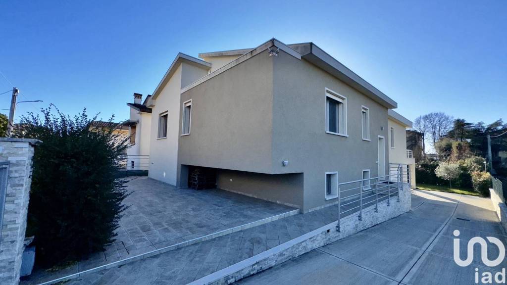 casa indipendente in vendita a Castiglione delle Stiviere