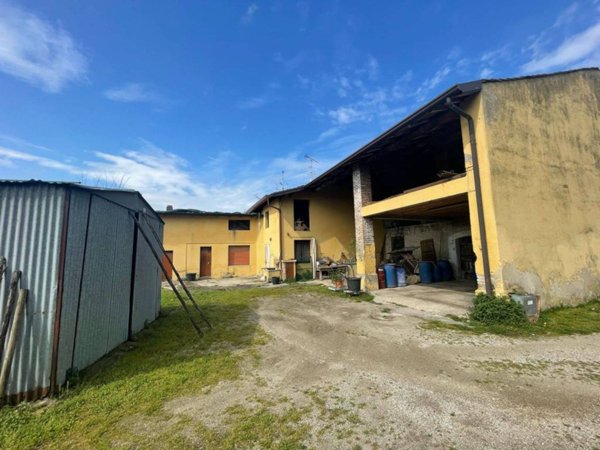 casa indipendente in vendita a Castiglione delle Stiviere