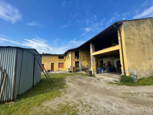 esavano in vendita a Castiglione delle Stiviere