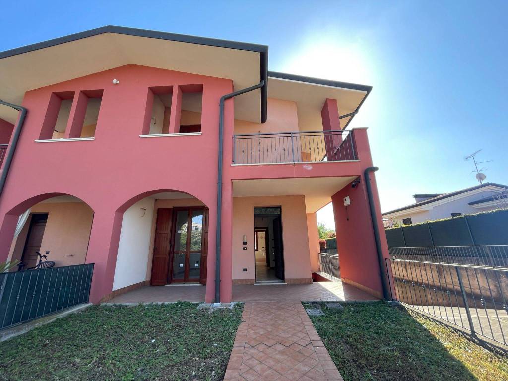 casa indipendente in vendita a Castiglione delle Stiviere