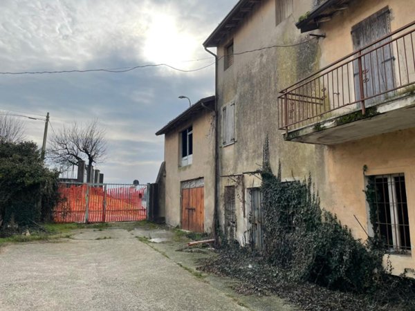 casale in vendita a Castiglione delle Stiviere in zona Astore
