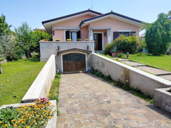 casa indipendente in vendita a Castiglione delle Stiviere