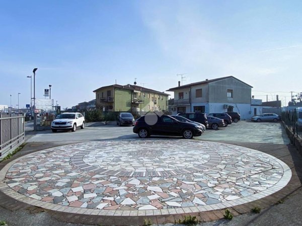 negozio in vendita a Castiglione delle Stiviere