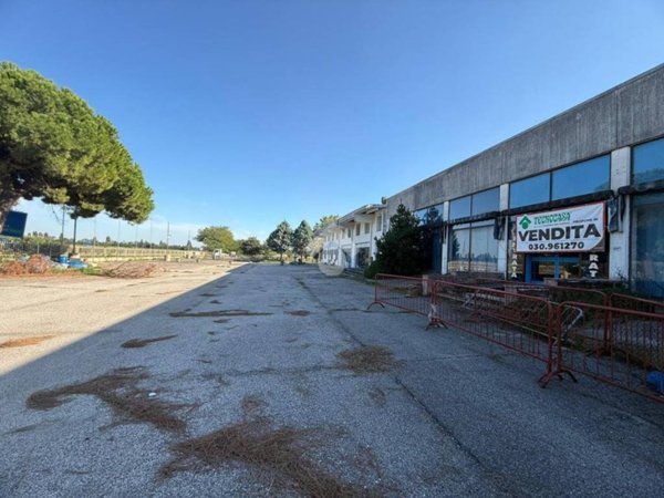 locale commerciale in vendita a Castiglione delle Stiviere