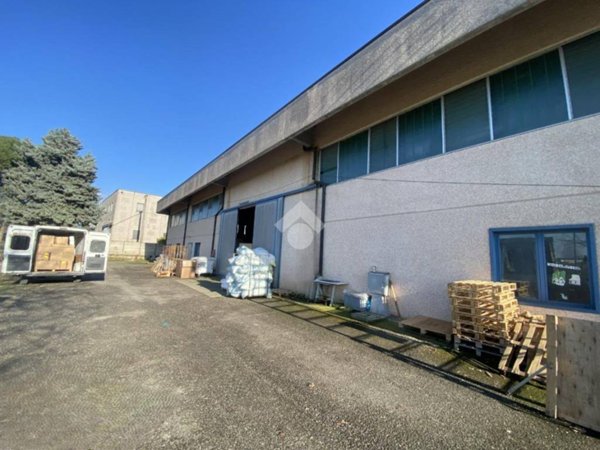 locale commerciale in vendita a Castiglione delle Stiviere