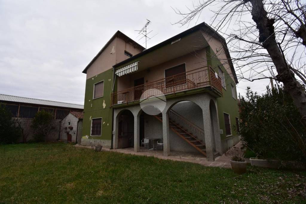 casa indipendente in vendita a Castiglione delle Stiviere