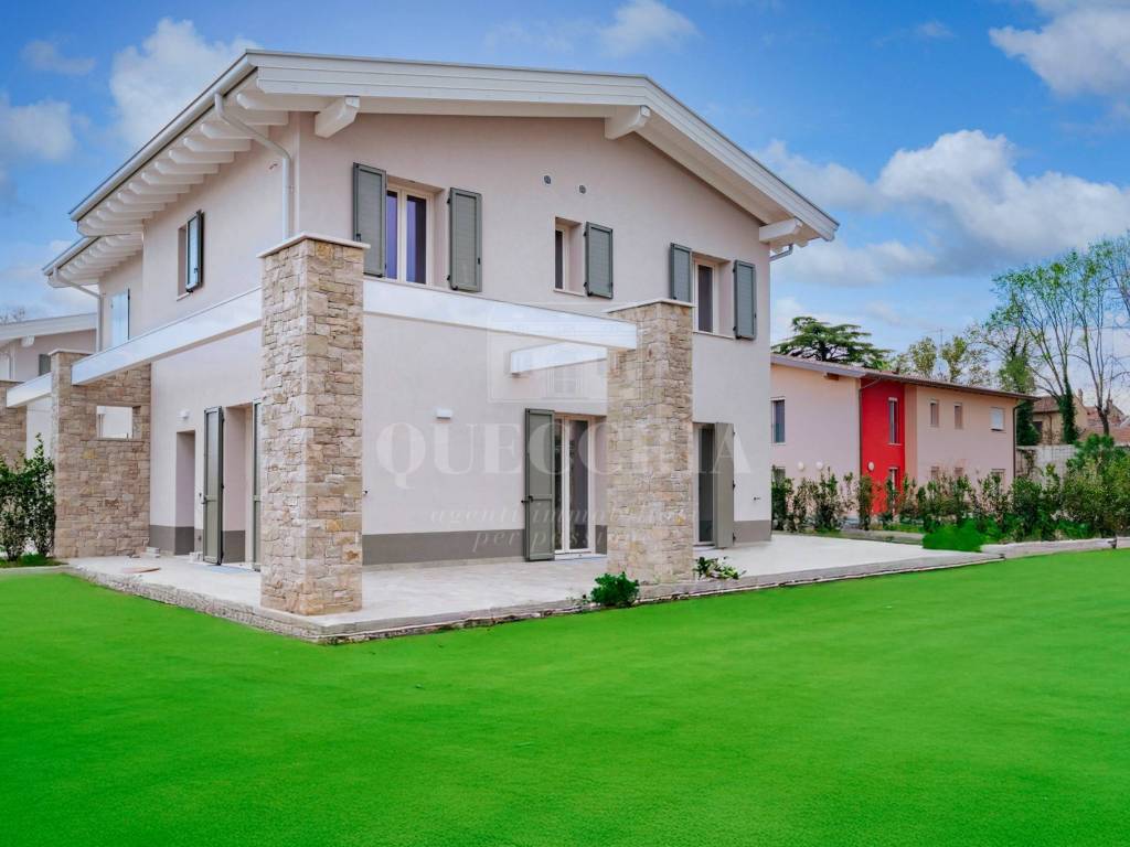 casa indipendente in vendita a Castiglione delle Stiviere