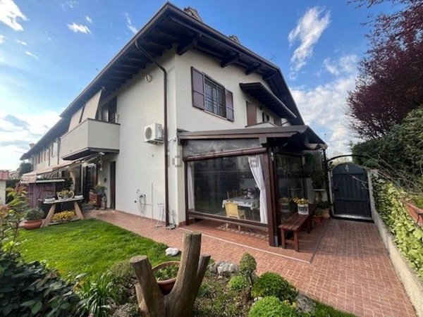 casa indipendente in vendita a Castiglione delle Stiviere