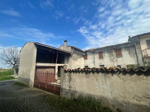 casa indipendente in vendita a Castiglione delle Stiviere in zona Gozzolina