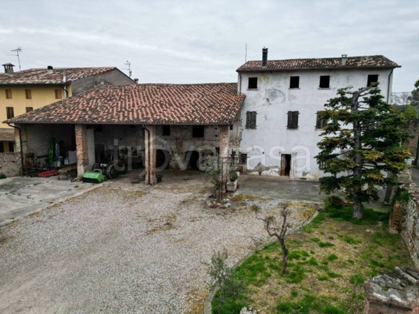 casa indipendente in vendita a Castiglione delle Stiviere in zona San Vigilio