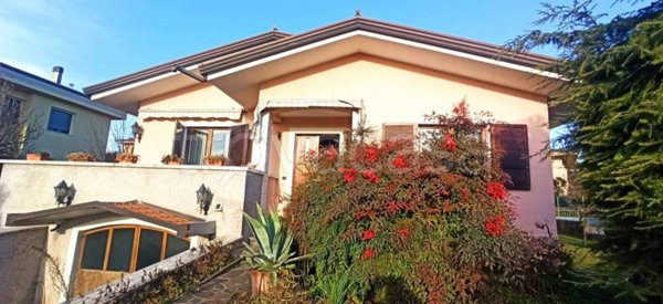 casa indipendente in vendita a Castiglione delle Stiviere
