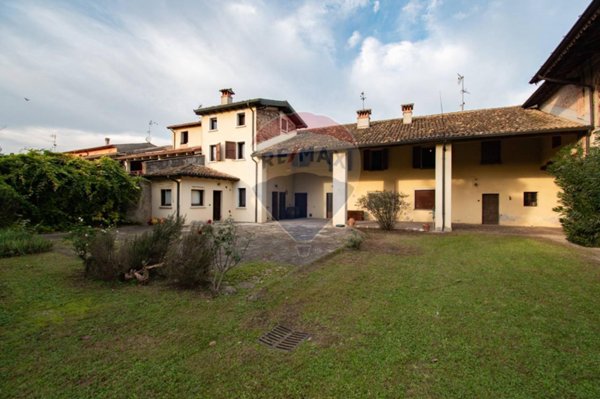 casa indipendente in vendita a Castiglione delle Stiviere in zona San Vigilio