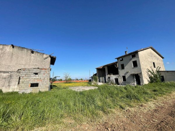 casa indipendente in vendita a Castiglione delle Stiviere in zona Gozzolina