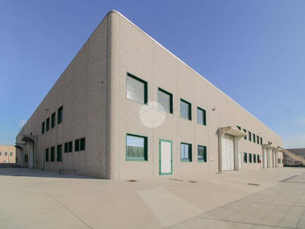 locale commerciale in vendita a Castiglione delle Stiviere