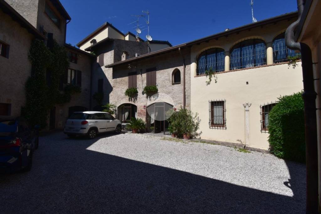 casa indipendente in vendita a Castiglione delle Stiviere
