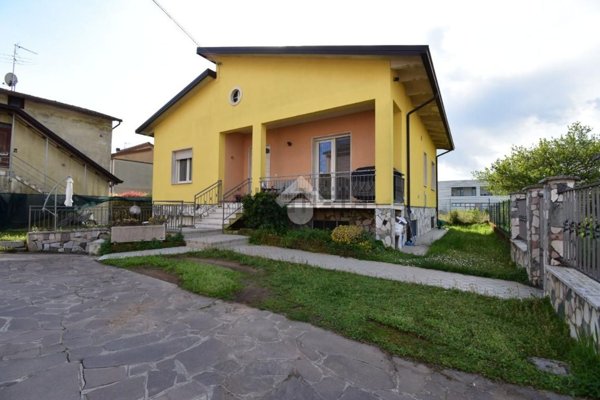 casa indipendente in vendita a Castiglione delle Stiviere