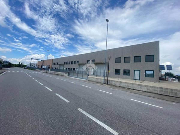 locale commerciale in vendita a Castiglione delle Stiviere