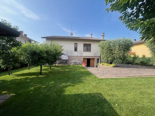casa indipendente in vendita a Castiglione delle Stiviere