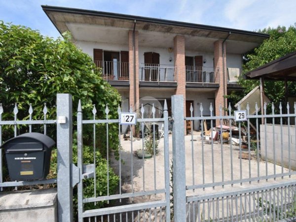 casa indipendente in vendita a Castiglione delle Stiviere in zona San Vigilio