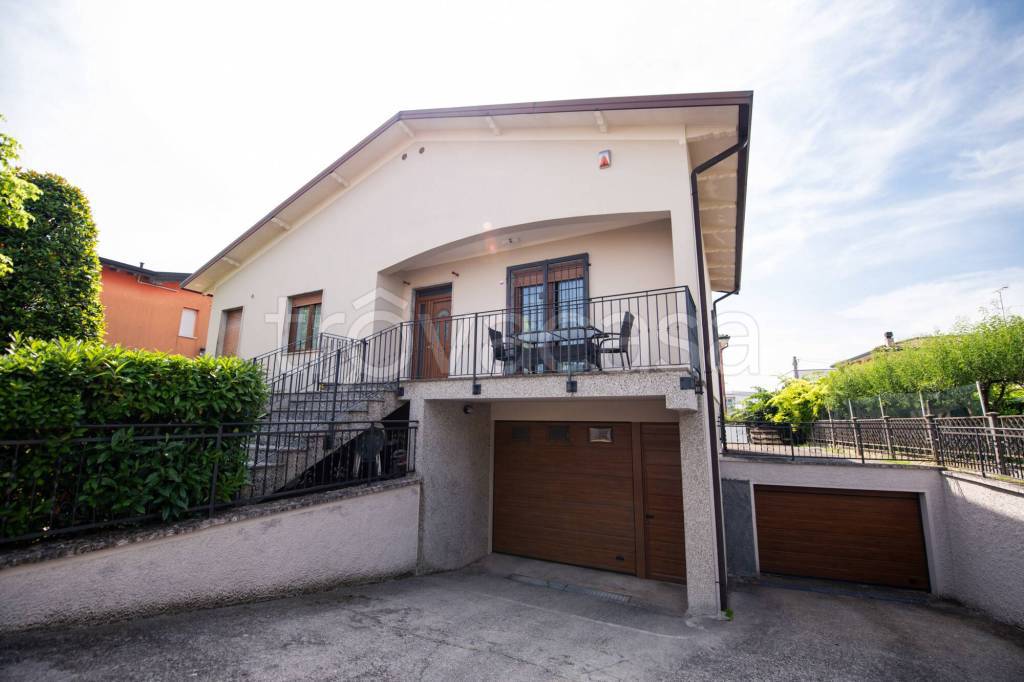 casa indipendente in vendita a Castiglione delle Stiviere