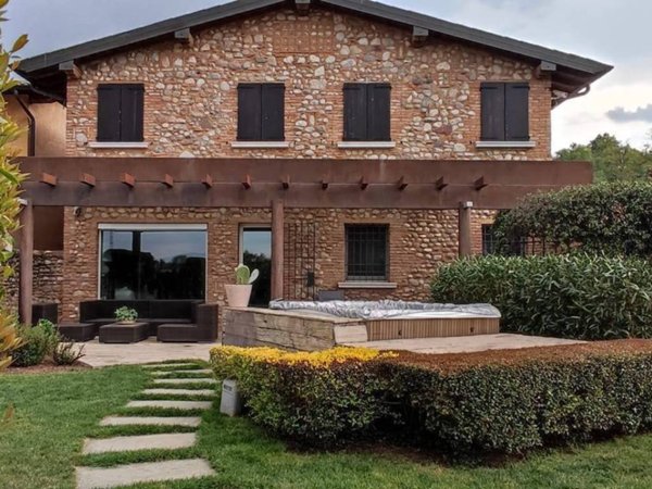 casa indipendente in vendita a Castiglione delle Stiviere