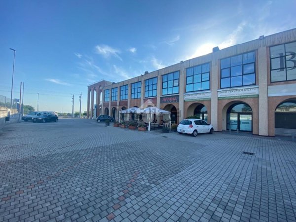 negozio in vendita a Castiglione delle Stiviere