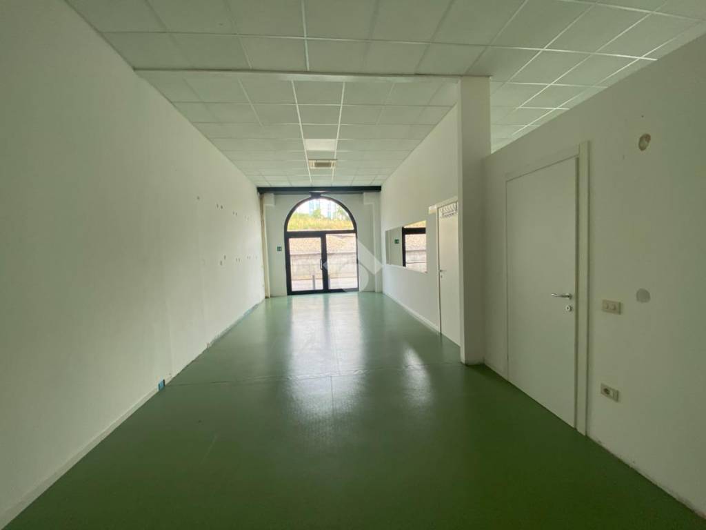 negozio in vendita a Castiglione delle Stiviere