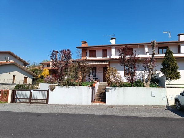 casa indipendente in vendita a Castiglione delle Stiviere