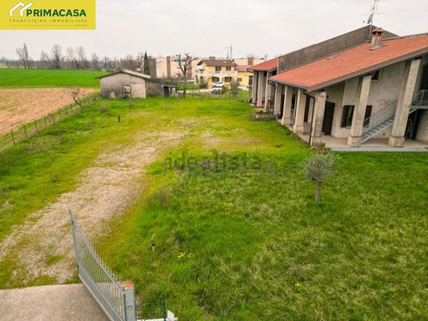 casa semindipendente in vendita a Castiglione delle Stiviere