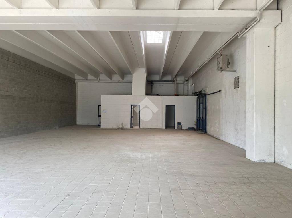 negozio in vendita a Castiglione delle Stiviere