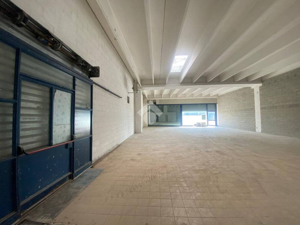 negozio in vendita a Castiglione delle Stiviere