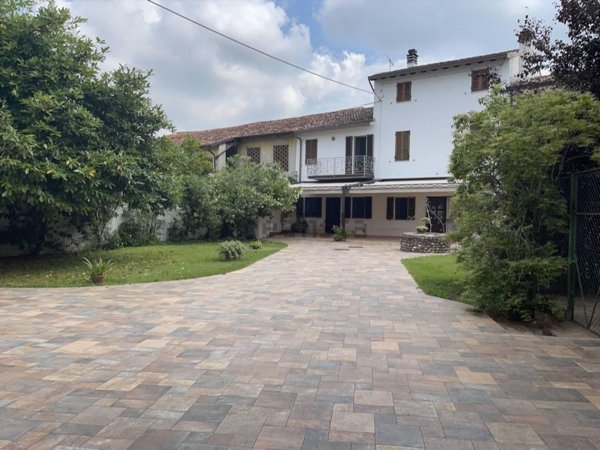 casa indipendente in vendita a Castiglione delle Stiviere