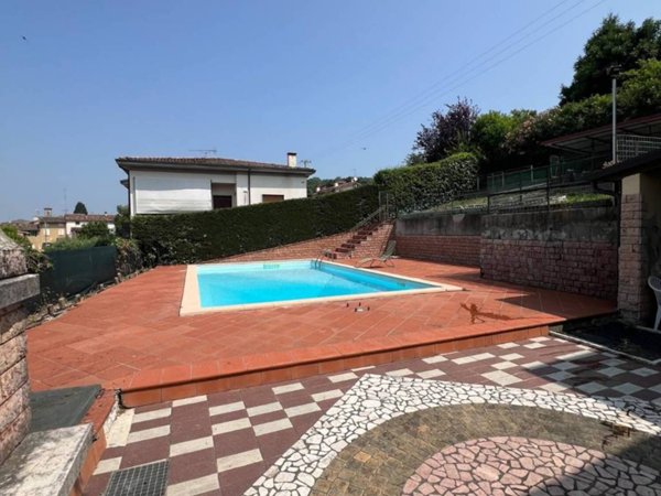 casa indipendente in vendita a Castiglione delle Stiviere
