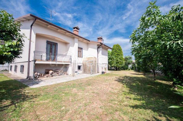 casa indipendente in vendita a Castiglione delle Stiviere