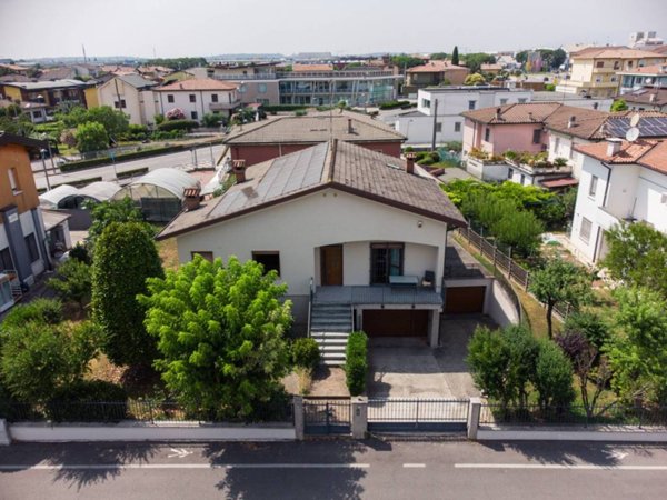 casa indipendente in vendita a Castiglione delle Stiviere