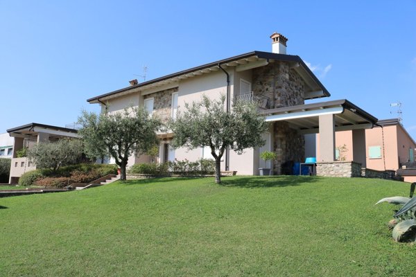 casa indipendente in vendita a Castiglione delle Stiviere