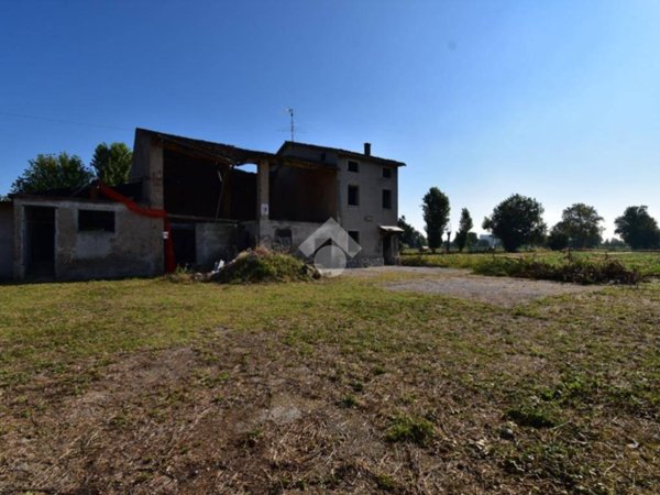 casa indipendente in vendita a Castiglione delle Stiviere in zona Gozzolina