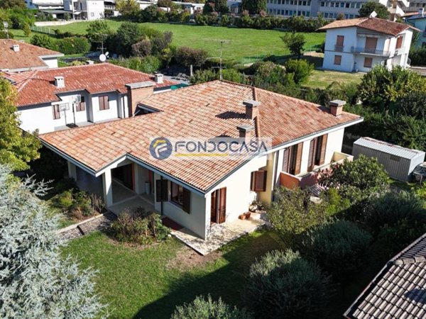 casa indipendente in vendita a Castiglione delle Stiviere