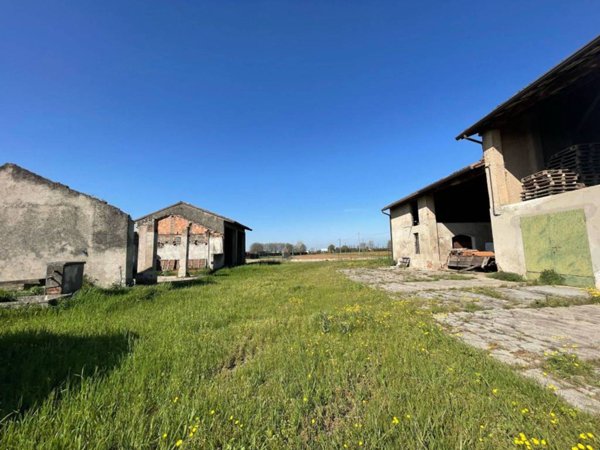 casa indipendente in vendita a Castiglione delle Stiviere in zona Gozzolina