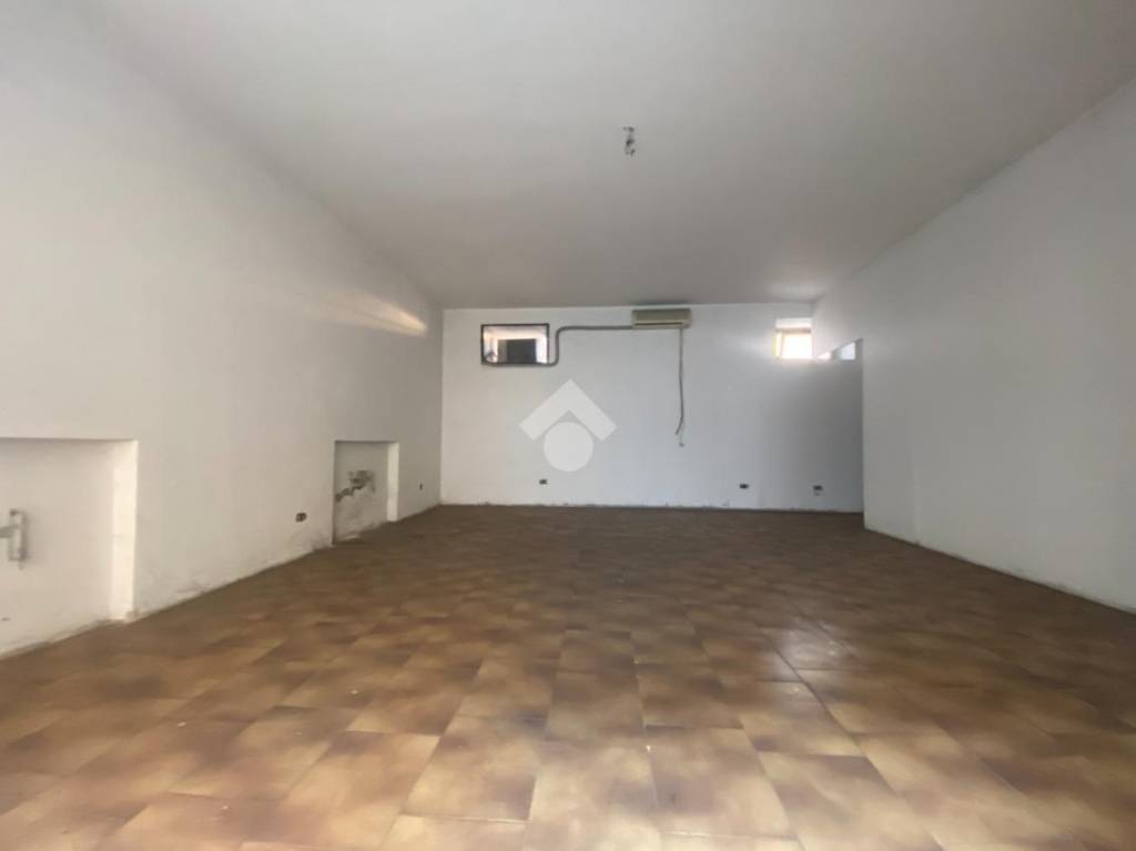 negozio in vendita a Castiglione delle Stiviere