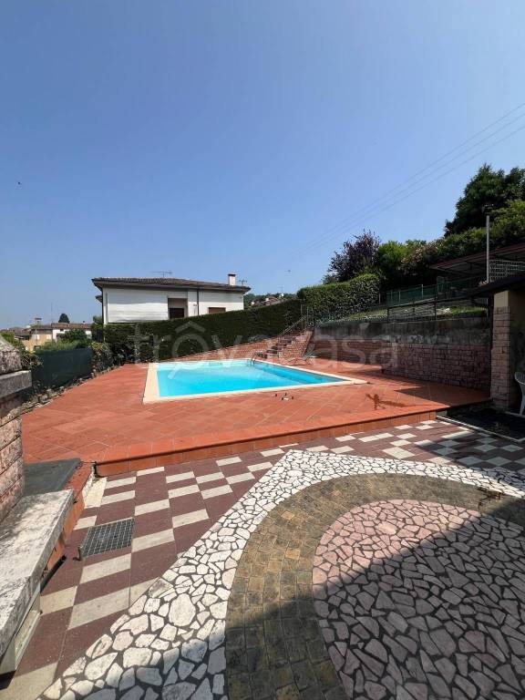 casa indipendente in vendita a Castiglione delle Stiviere