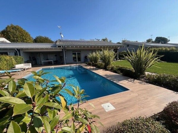 casa indipendente in vendita a Castiglione delle Stiviere