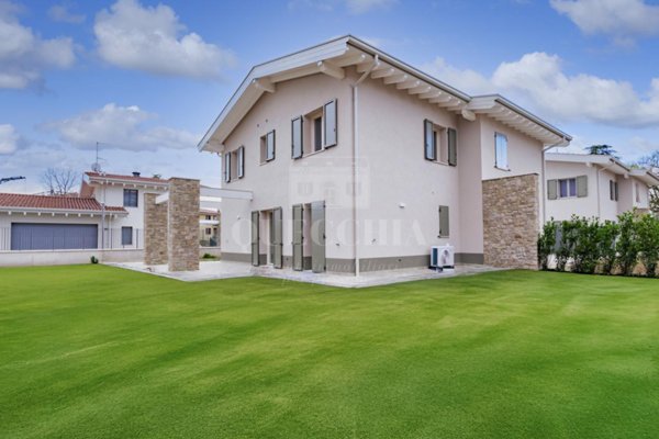 casa indipendente in vendita a Castiglione delle Stiviere