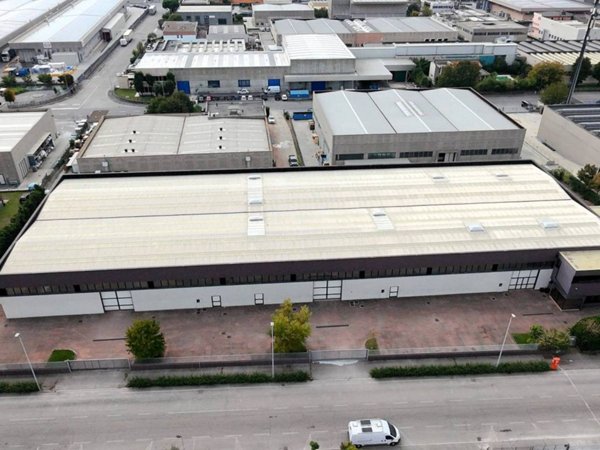 locale commerciale in vendita a Castiglione delle Stiviere