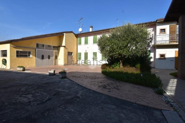 casa indipendente in vendita a Castiglione delle Stiviere in zona Gozzolina