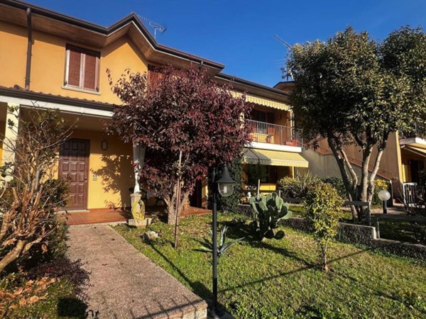 casa indipendente in vendita a Castiglione delle Stiviere